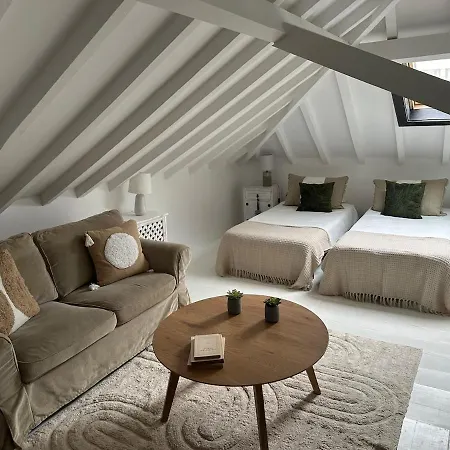 Royal Barn Loft * אזמבוז'ה